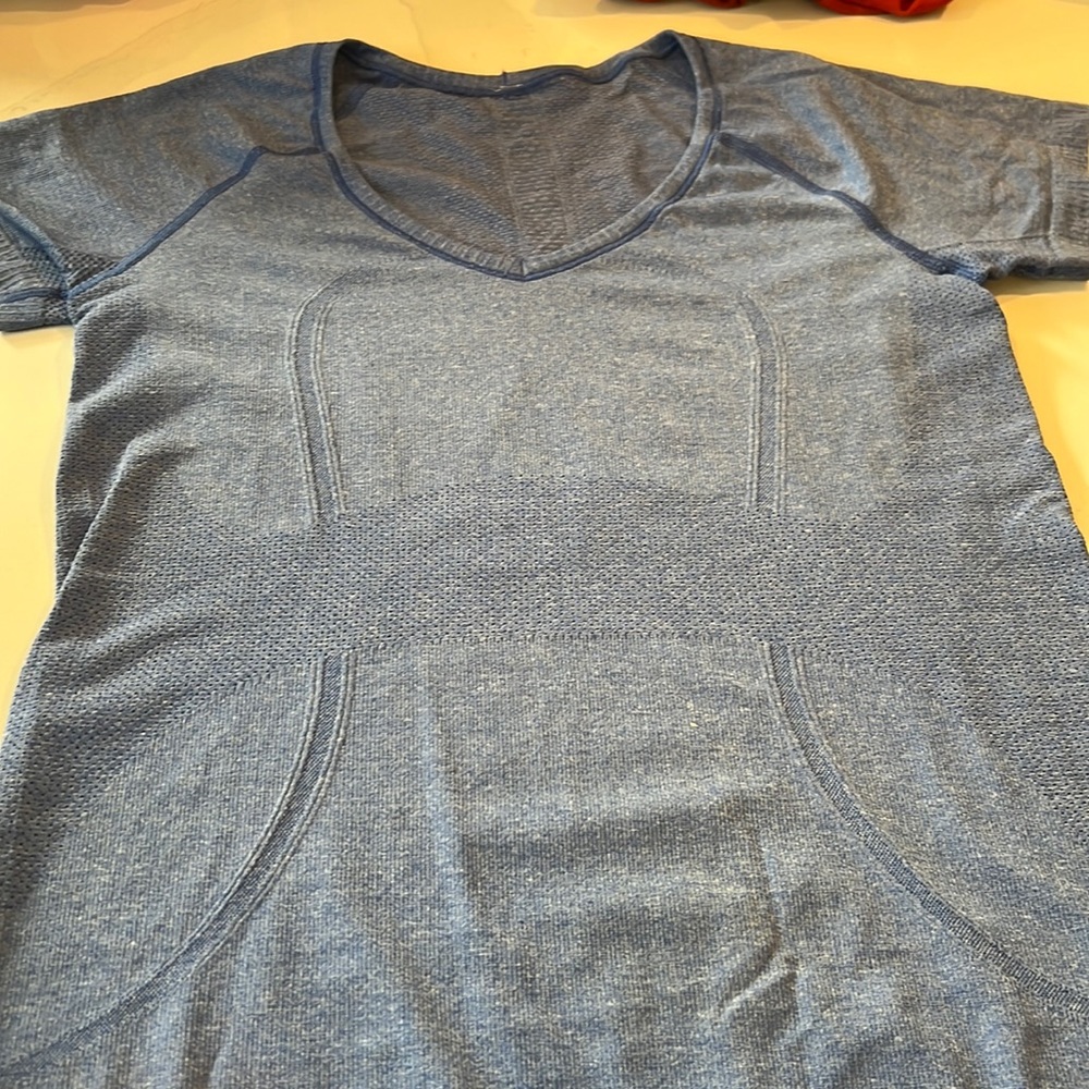 Lulu swiftly V top